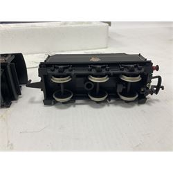 Bachmann ‘00’ gauge - 31551 Gresley Class V2 2-6-2 ‘Green Arrow’ locomotive no.60800 in BR black; 31954 Gresley Class A4 4-6-2 ‘Nigel Gresley’ locomotive no.60007 in BR blue; 31959 Gresley Class A4 Pacific 4-6-2 ‘Miles Beevor’ locomotive no.26 in LNER garter blue; in original boxes (3) 