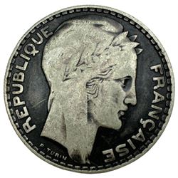 World silver coins, including three Spanish five pesetas dated 1883, 1888 and 1891, three Swiss five franc coins dated 1932, 1935 and 1939, two United States of America 1967 Kennedy half dollars etc, overall weight approximately 245 grams