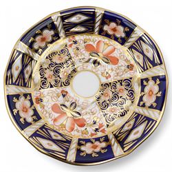 Set of nine Royal Crown Derby Imari 2451 pattern teacups and saucers 