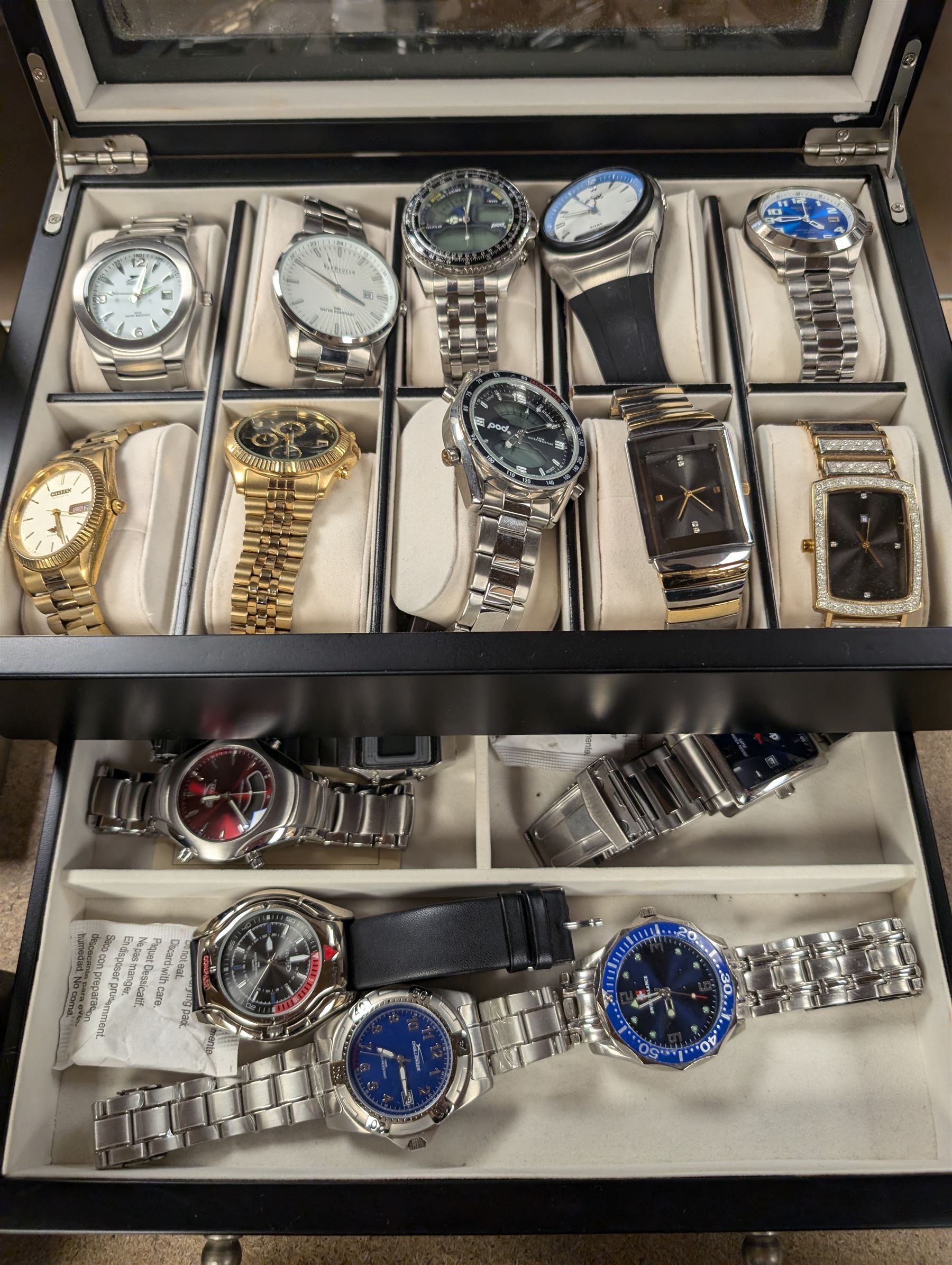Collection of approx 30 quartz watches including Sekonda, Tungsten, Citizen, Van Heusen, Gianni Ricci and Gianni Sabatini