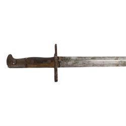 WWI Swiss 1918 pattern bayonet, with ricasso stamped 'NEUHAUSEN SIG', with metal scabbard, L44cm 