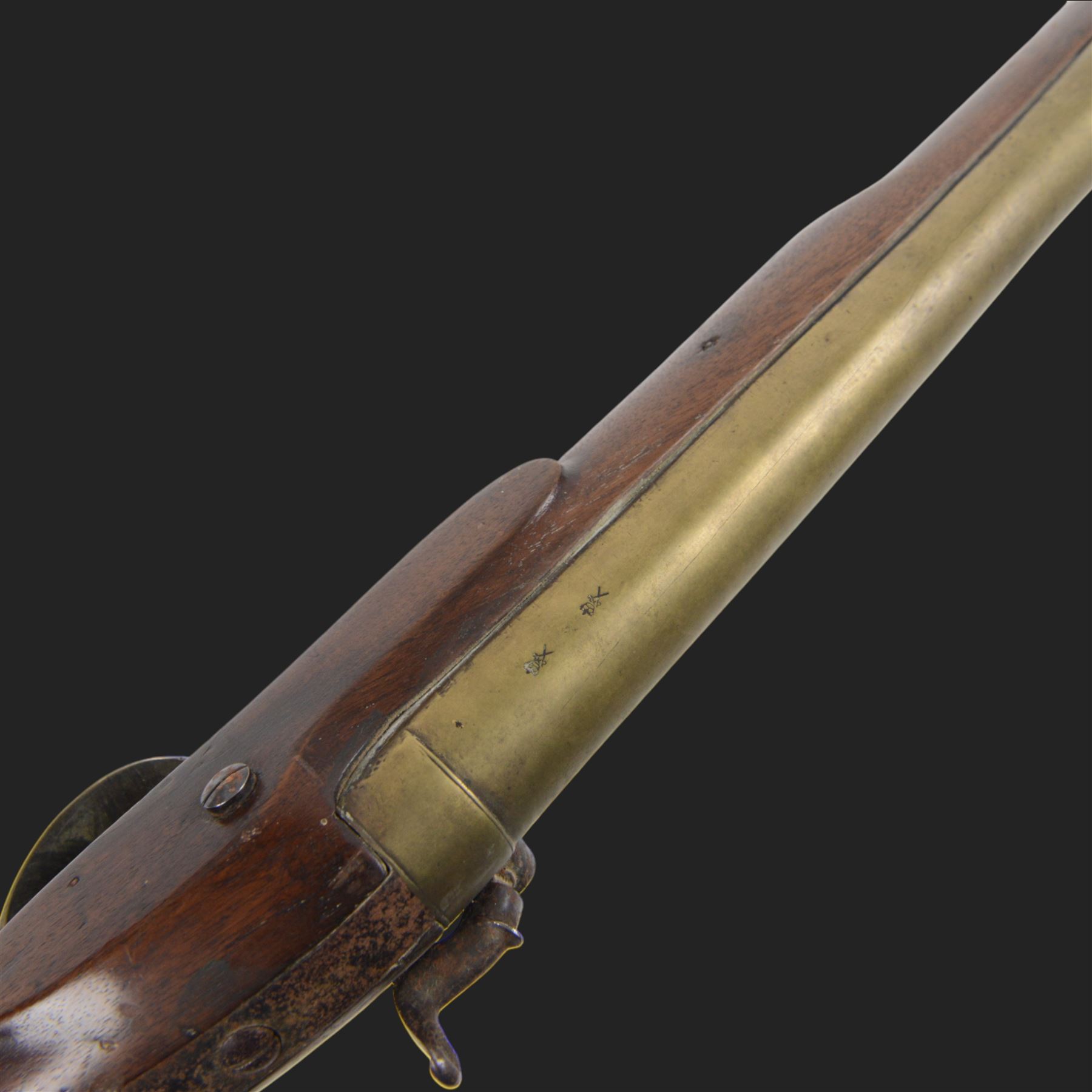 English flintlock blunderbuss, the 38cm brass barrel with proof marks and London to the top, with brass tip ramrod below, the lock engraved Morris, walnut stock with brass butt plate, overall L79cm