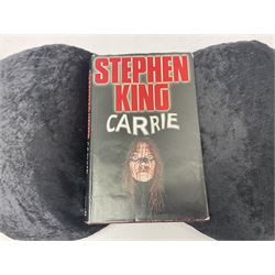 Stephen King; Carrie, Doubleday & Company, New York 1974 and Carrie, New English Library, Kent 1974 