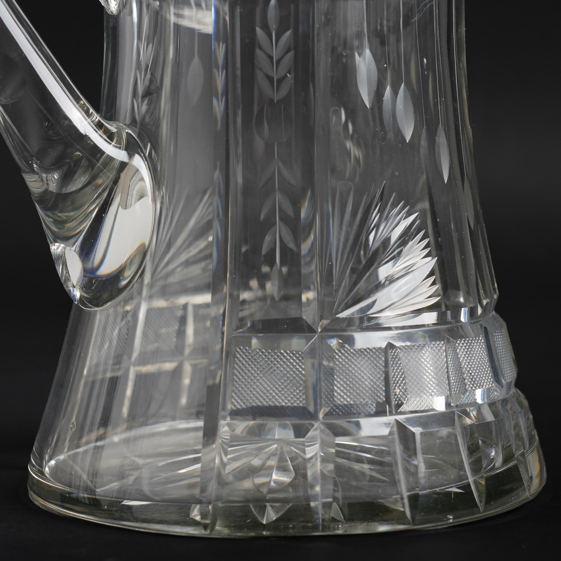 Edwardian glass glug glug decanter with silver collar H23cm Birmingham 1901 Maker John Grinsell & Sons and a cut and etched glass jug (2)