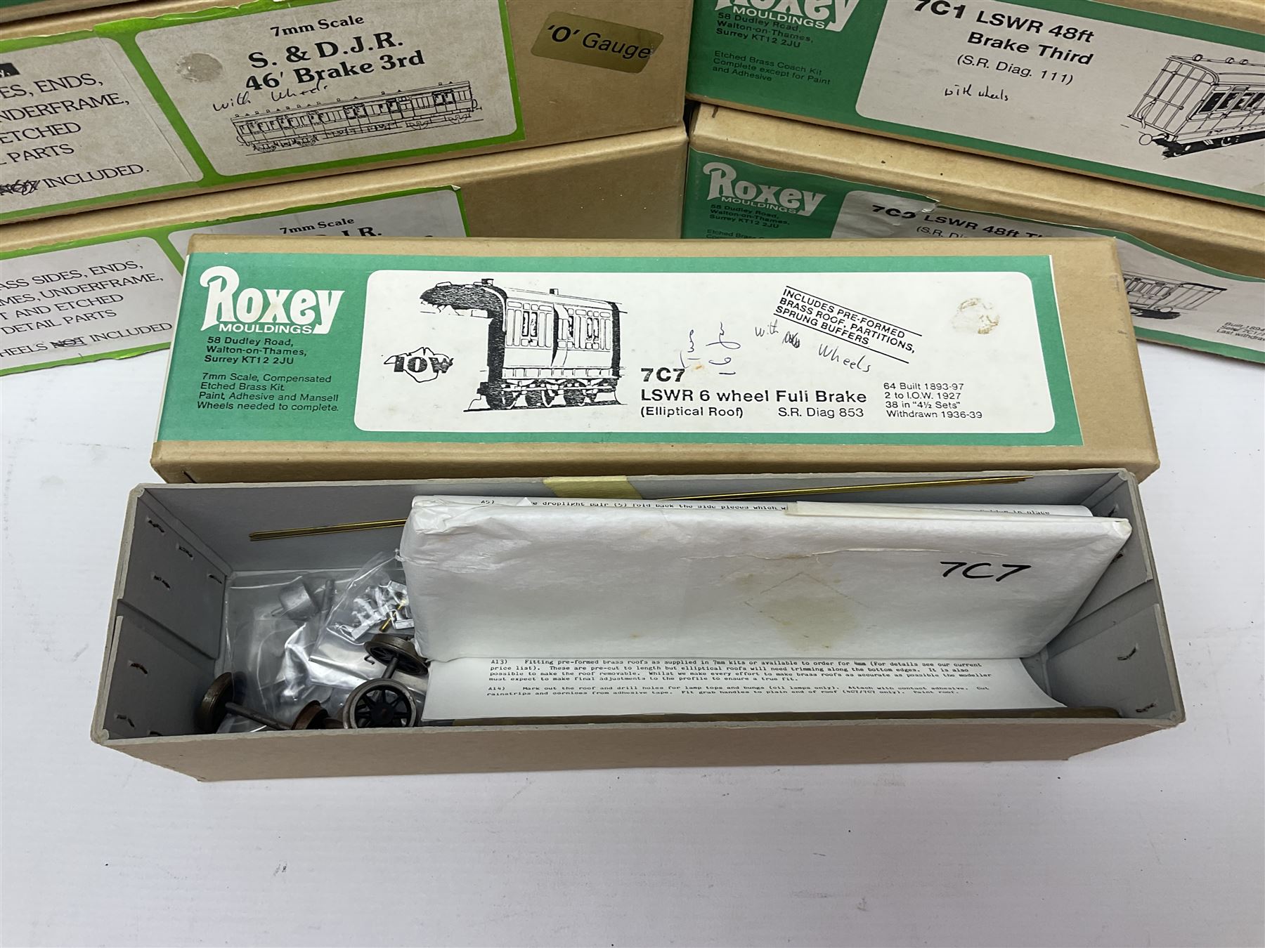 Eighteen boxed '0' gauge model railway kits for coaches and wagons from various makers, to include Roxey Mouldings, Slater’s Wagon Kits, Parkside Dundas, Blacksmith Models etc, all in original boxes (18)