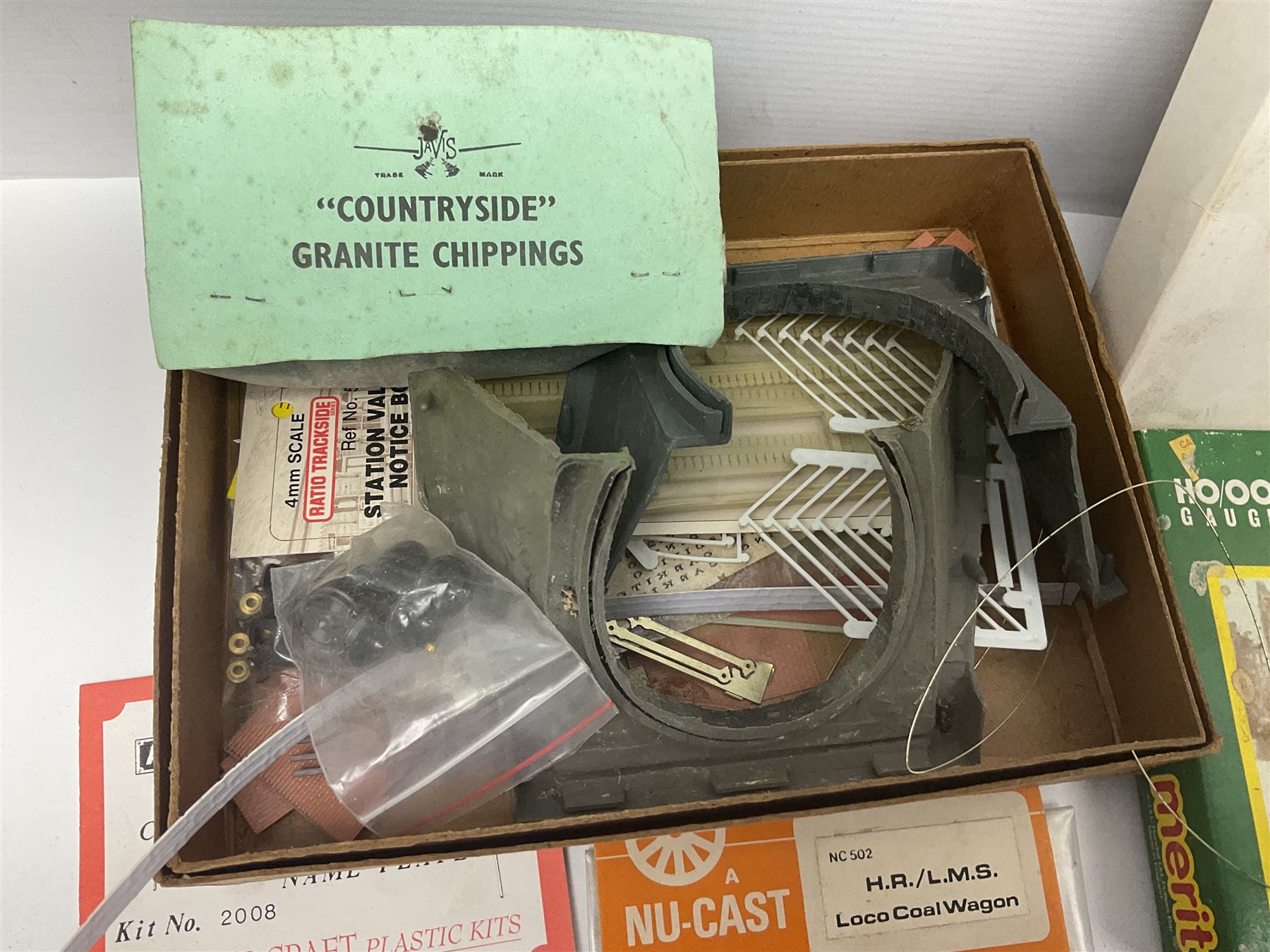 '00' gauge layout accessories - Langley Miniatures Footbridge kit, wagon kits by Nu-Cast, Colin Ashby, Slaters etc, layout chippings, fencing, sprues of figures and accessories, switches and motors, Peco Lectrics, name plates, transfers etc; most boxed or packaged