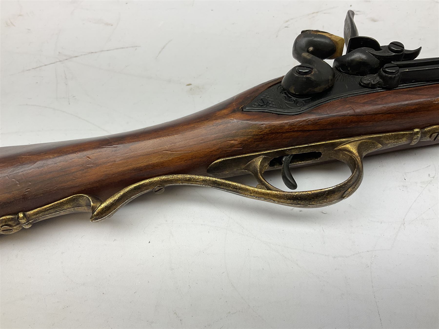 Reproduction non-firing Kentucky style flintlock musket musket, the 87.5cm hexagonal barrel with ramrod under, brass and brassed furniture and patch box to walnut stock L131cm overall