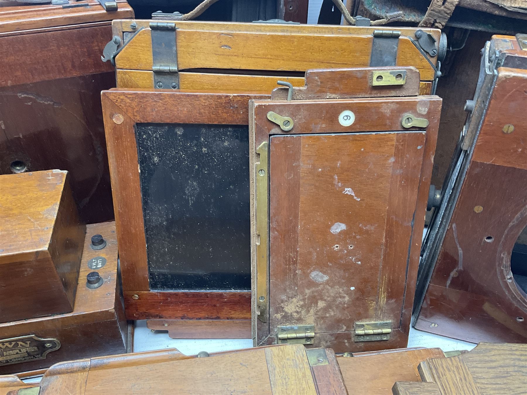Collation of folding plate cameras of various sizes folding plate in mahogany and lacquered brass, together with camera plates and slides
By vendors repute some slide are from the Gandolfi workshop