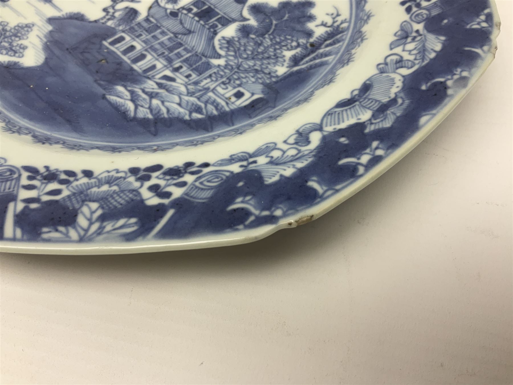 18th century Chinese export blue and white plate of octagonal form, with a pagoda landscape, D23cm