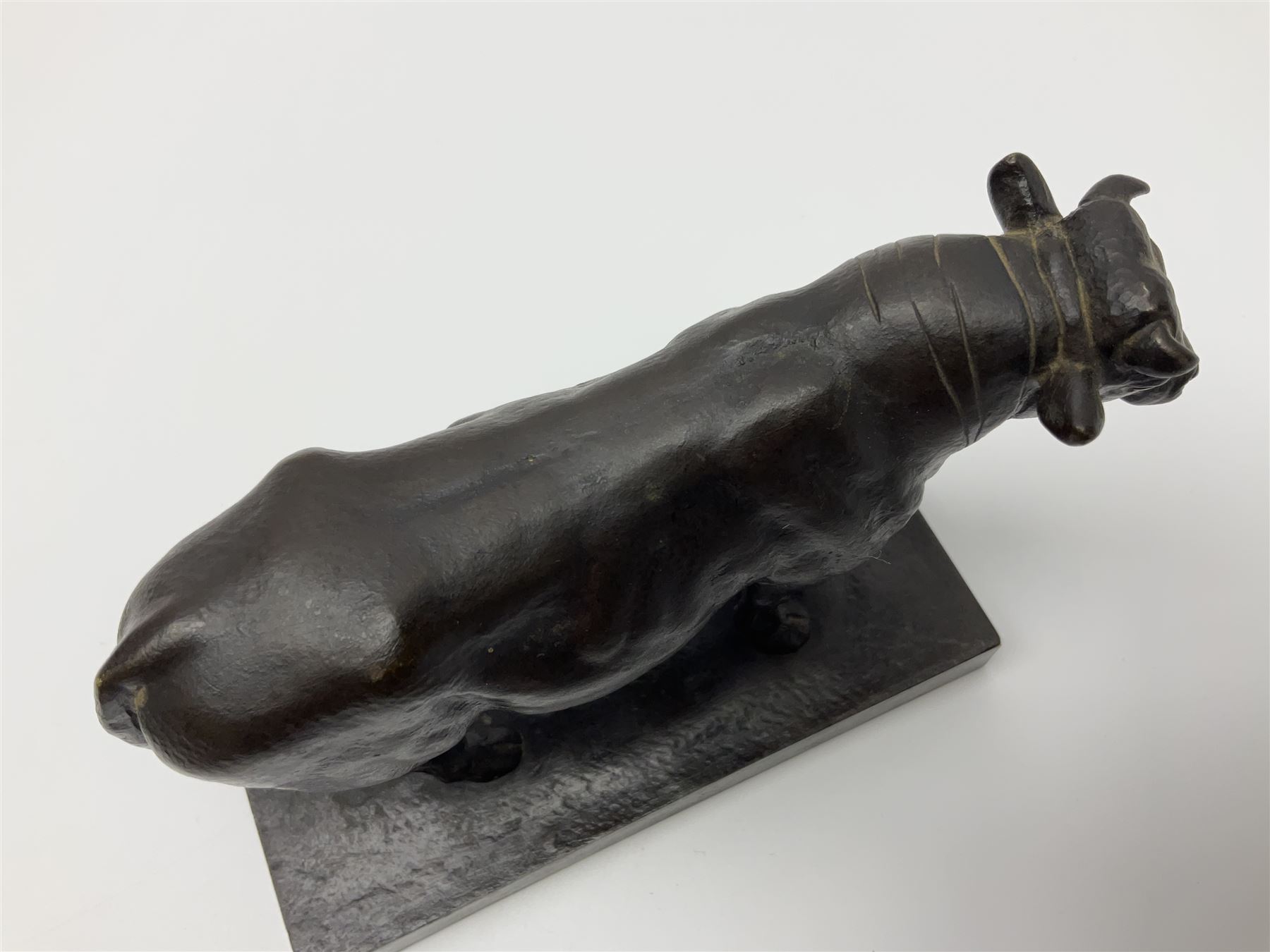 After Antoine-Louis Barye, bronze figure of a bull, upon a rectangular base, H10cm 