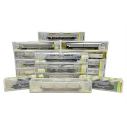 Trix Minitrix 'N' gauge - four goods wagons - Nos. two 13575, two 15518, 15254-10, 15254-19, 15645-10, 15645-12, two 15271-14, two 15271-15, 15271-16 and 15271-18; all boxed; and two unboxed in associated box (16)