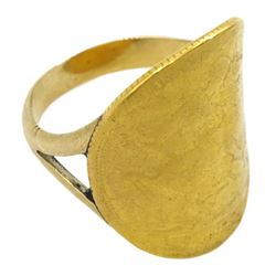 Queen Victorian 1893 gold curved full sovereign ring
