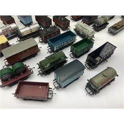 Various makers ‘00’ gauge - large quantity of rolling stock to include boxed Mainline, Graham Farish and Wrenn examples; loose examples to include Hornby, Tri-Ang, Joeuf etc 