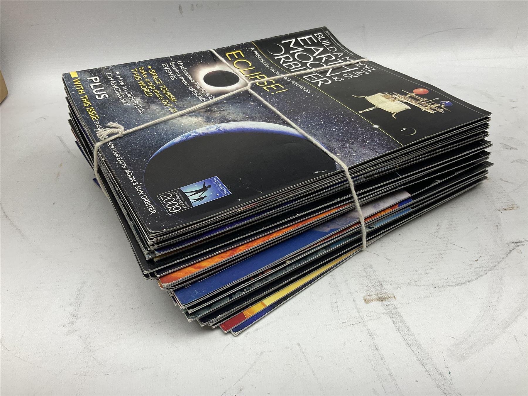 Modern kit-built brass working Tellurion, de-luxe model with astrological signs and illuminated sun H33cm; with set of fifty-two construction periodicals