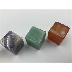 Fifteen cube mineral specimens, each cut and polished to highlight natural formations, including tiger eye, black obsidian, green aventurine, rose quartz, opalite, rhodonite etc, H2cm 