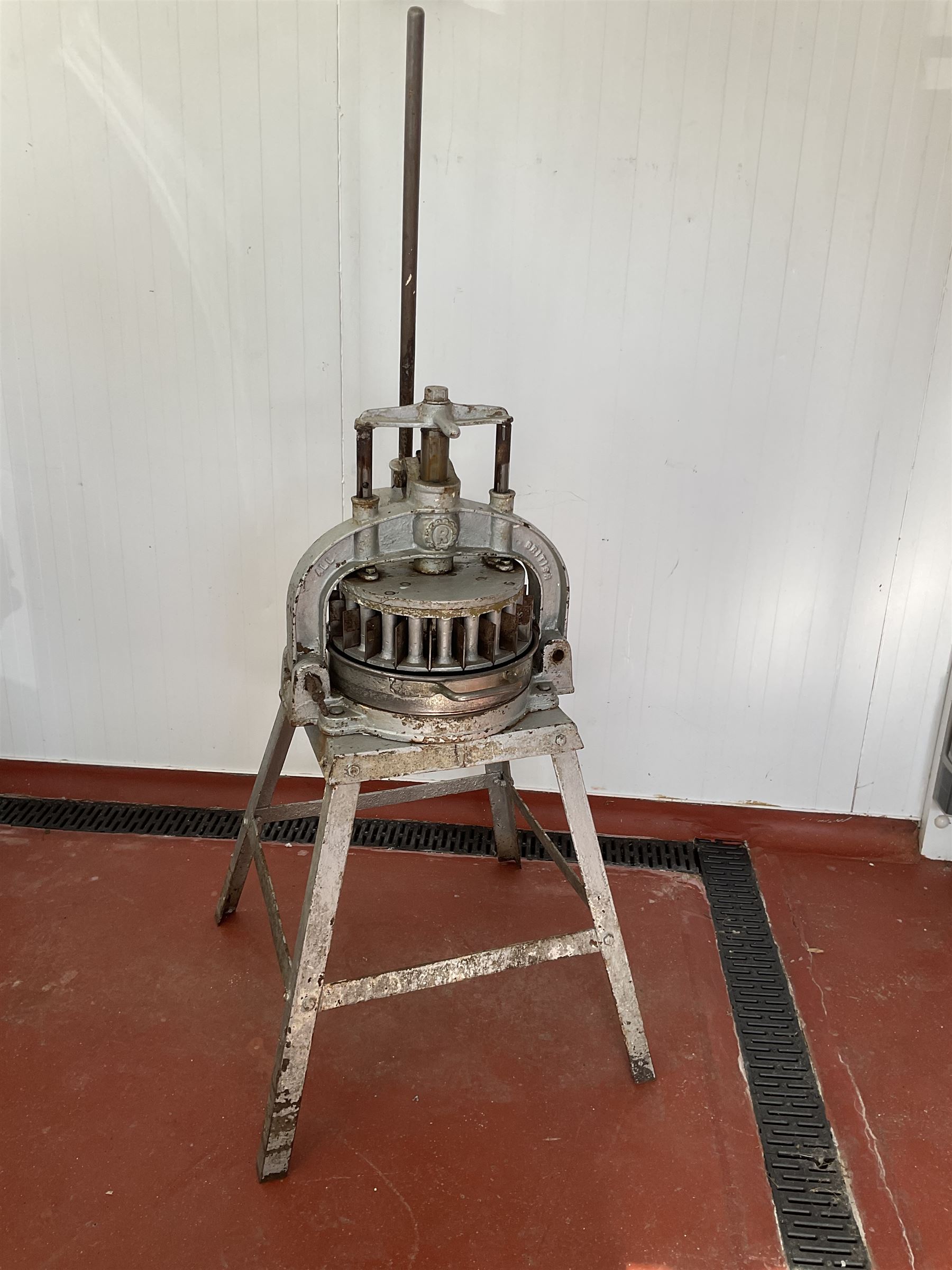 Record - All British cast iron 38 section manual dough divider, with tray - THIS LOT IS TO BE COLLECTED BY APPOINTMENT FROM DUGGLEBY STORAGE, GREAT HILL, EASTFIELD, SCARBOROUGH, YO11 3TX