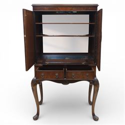 20th century Queen Anne style mahogany cocktail cabinet, moulded cornice above a pair of fielded panel doors with decorative strap hinges and central escutcheon, opening to a mirrored interior fitted with tiered shelves with brass gallery rails, pull-out glass inset mixing slide above three short drawers, shaped apron on cabriole supports with carved shell knees terminating in pad feet