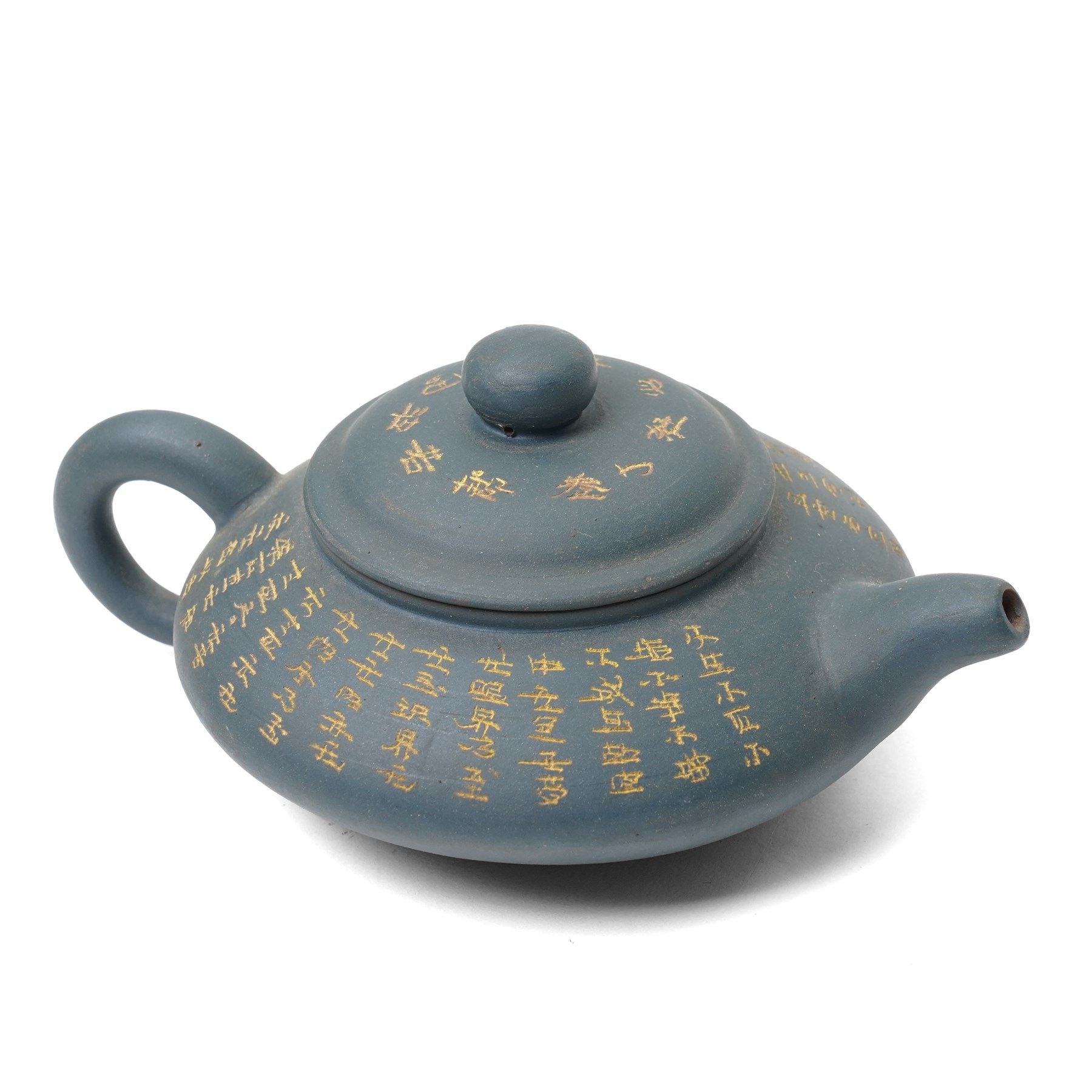 Three Chinese Yixing-style clay teapots, 20th century (3)