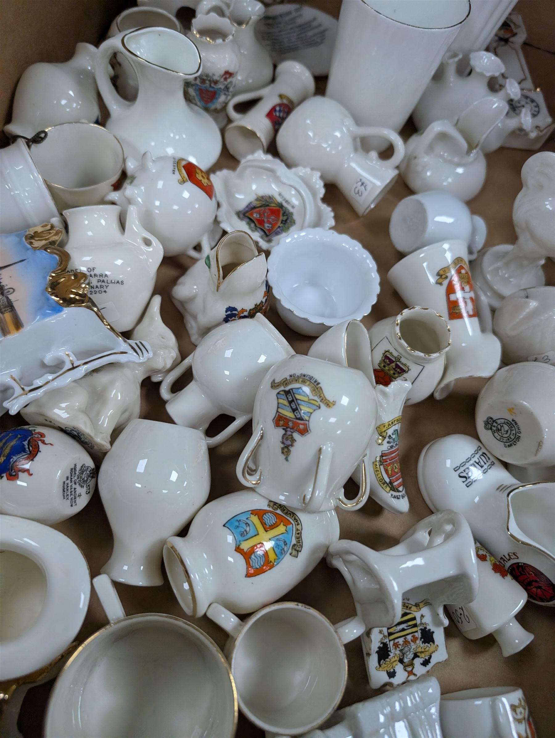 Collection of crested ware including Arcadian, Grafton, Shelley, Gemma, etc