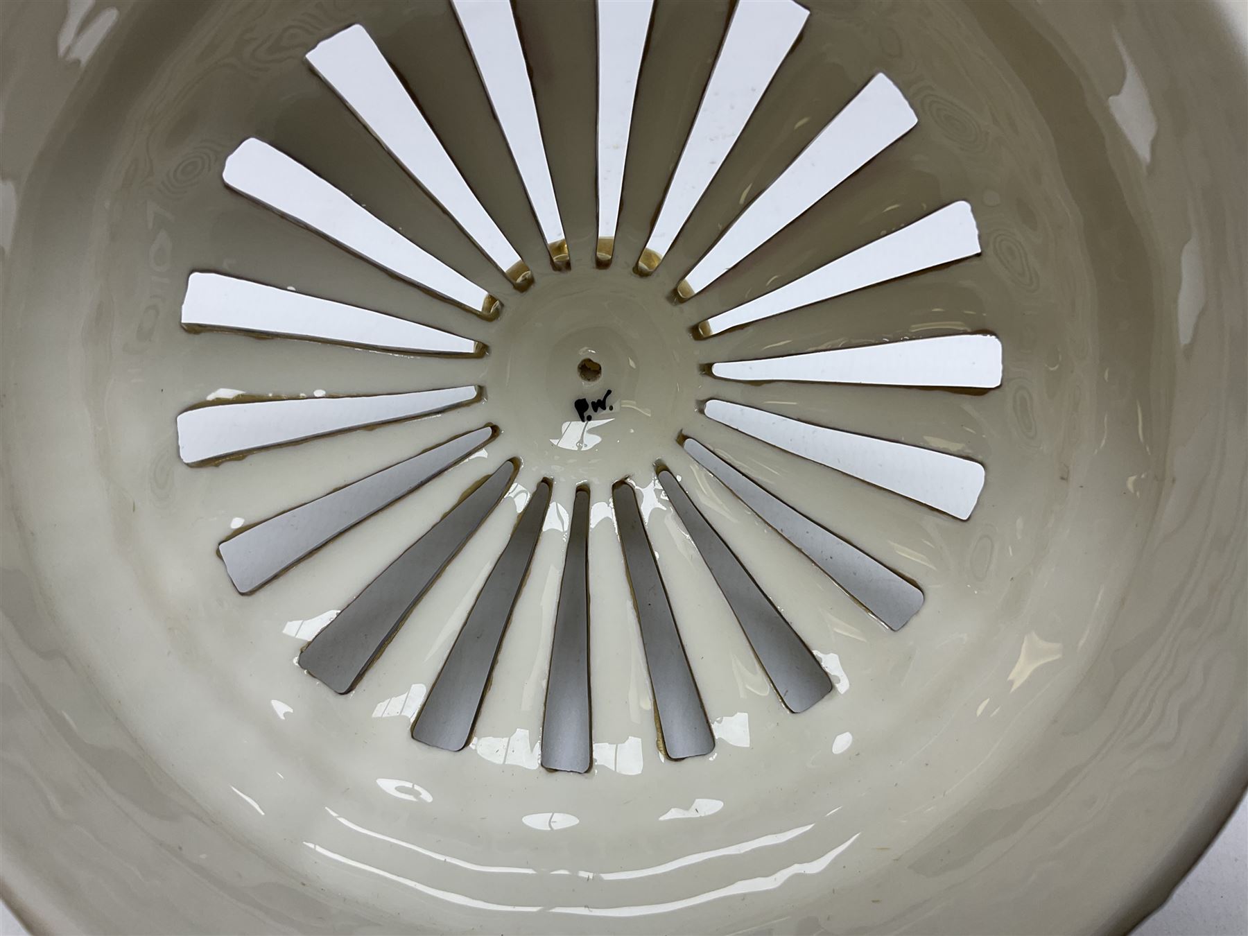 Mid 20th century Royal Worcester potpourri vase and cover decorated by Alan Telford, of ovoid form with inner cover and pierced gilt outer cover with bud finial, upon short gilt circular foot, the body part moulded with basket weave bands in gilt and bronze, and hand painted with a still life of fruit upon a mossy ground, signed Telford, with black printed mark beneath and painted shape number 1286, H25.5cm