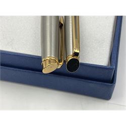 Group of Waterman pens and propelling pencils, to include a fountain pen, the black barrel with rolled gold cap and nib stamped 14ct, together with a matching propelling pencil, in box, together with a further fountain pen with gold nib stamped 14ct, stainless steel fountain pen and rollerball set in box, propelling pencil with maroon barrel etc, largest L13cm (7)