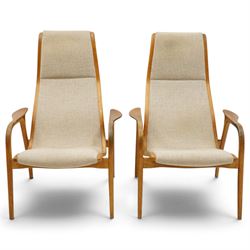 Yngve Ekström (1913-1988) for Swedese - pair of 'Lamino' bent-oak framed easy armchairs, the high reclined back over shaped swept arms and splayed supports, upholstered in beige fabric