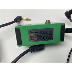 Boss TU-3 Chromatic Tuner; Tomsline Engineering ABR-1 Booster; Ibanez Mini Tube Screamer; Boss DB-30 Digital metronome etc