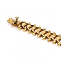 18ct gold fancy link bracelet, stamped 750