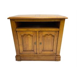 Medium oak television media cabinet Modern Furniture 67808