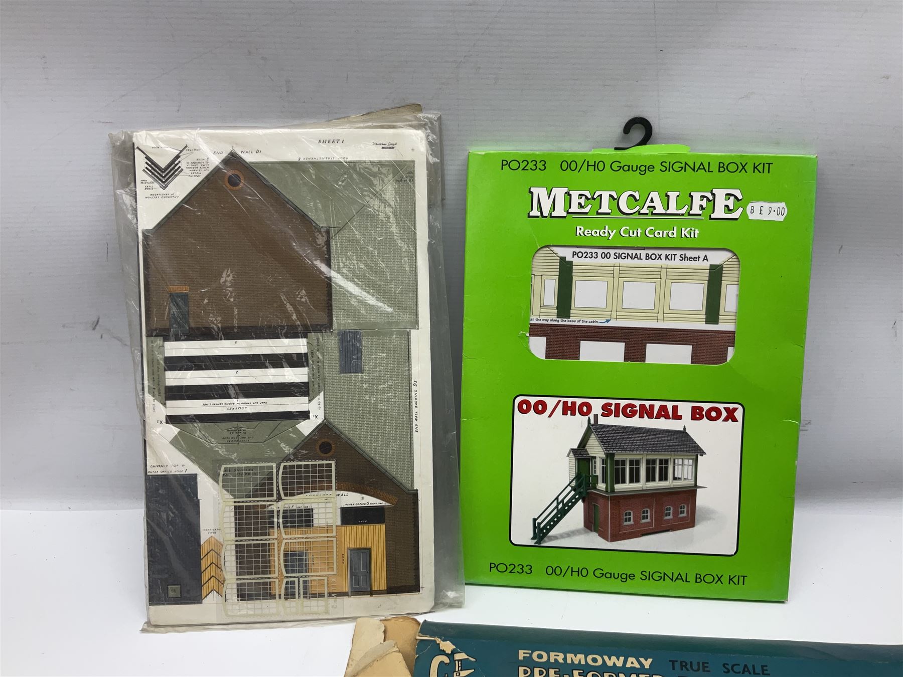 '00' gauge trackside accessories including Metcalfe kits for Platform, Goods Shed and Signal box, Superquick locomotive shed, Airfix kits for locomotive, wagons and buildings etc, Dapol Station Accessories and Turntable, six Parkside Dundas wagon kits, Hornby Footbridge etc; most boxed or packaged