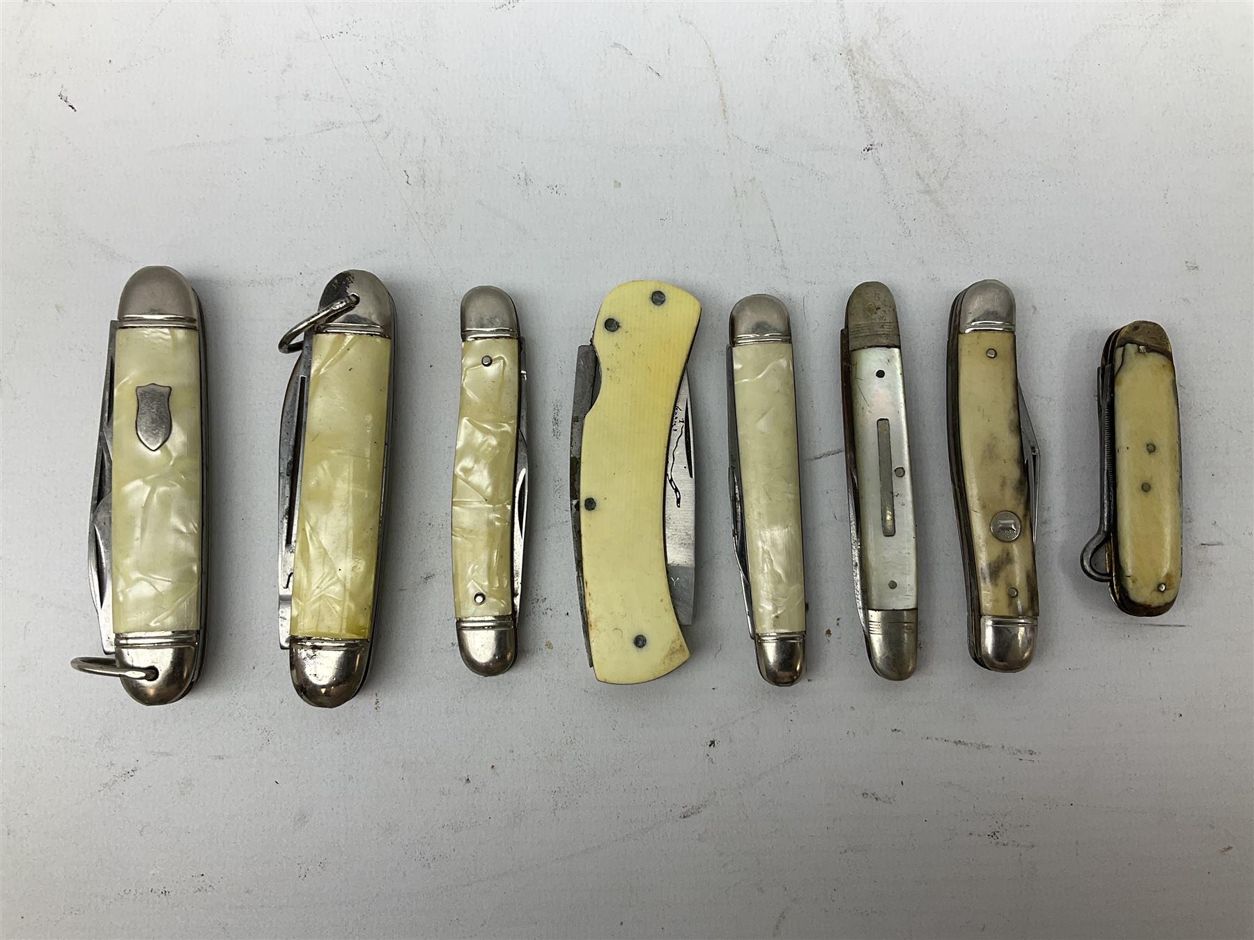 Eighteen pocket knives including examples by Richards of Sheffield, knife  commemorating the Royal Wedding 29th July 1981 etc