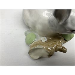 Six Lladro figures, comprising A Friend for Life no 7685, Rabbit Eating no 4773, Sitting Bunny no 5907, Washing up no 5887, Surprised cat no 5114 and Scar-dy Cat no 5092, all with original boxes, largest example H15cm 