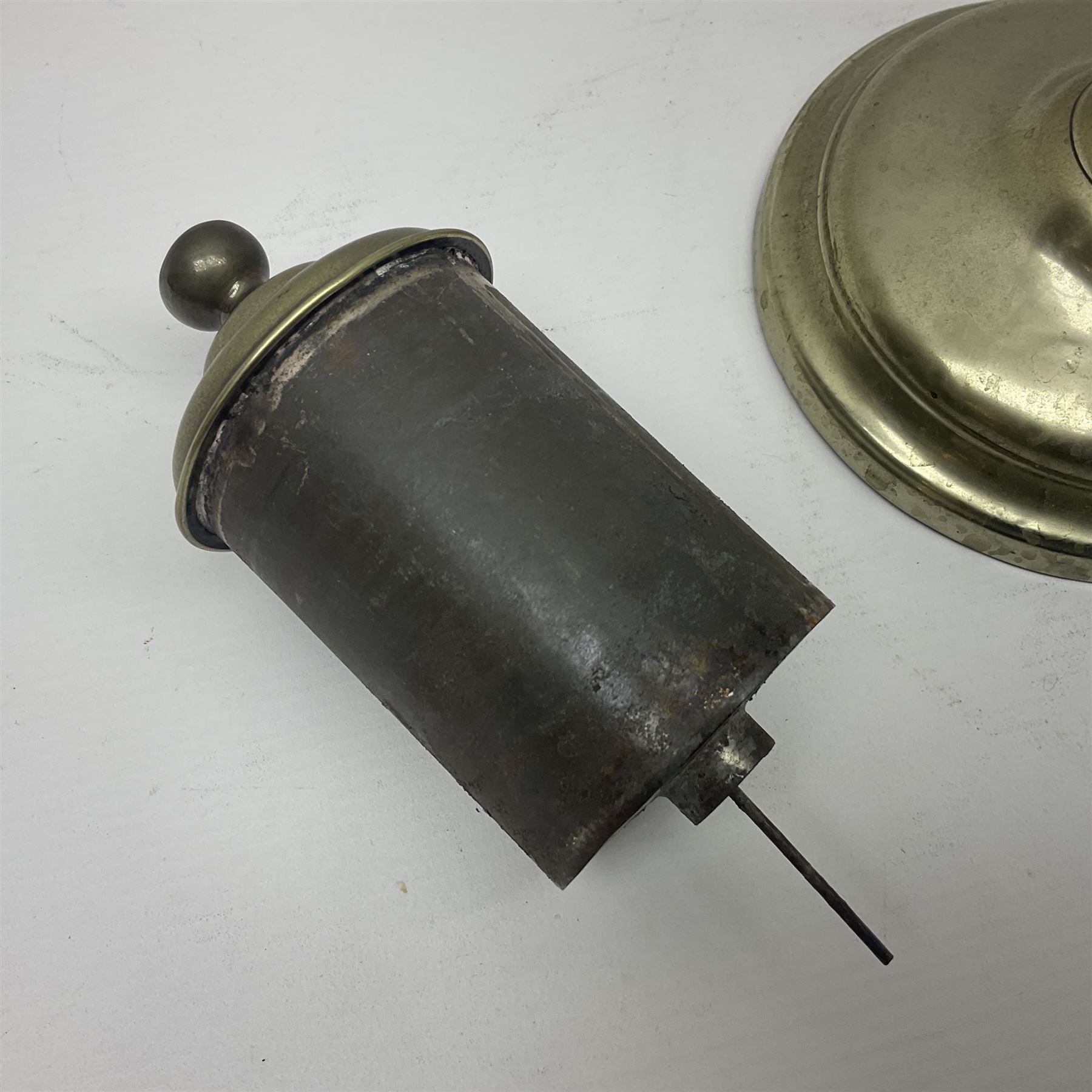 William H Honey polished brass adjustable student's oil lamp, with green glass shade, H60cm