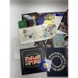 United Kingdom 1972, 1995 and 2002 coin sets in card folders, Royal Mint 1986 proof coin collection in red folder with certificate, various uncirculated five pounds and two pounds coins in card folders, United States of America 1987 silver dollar cased with certificate etc