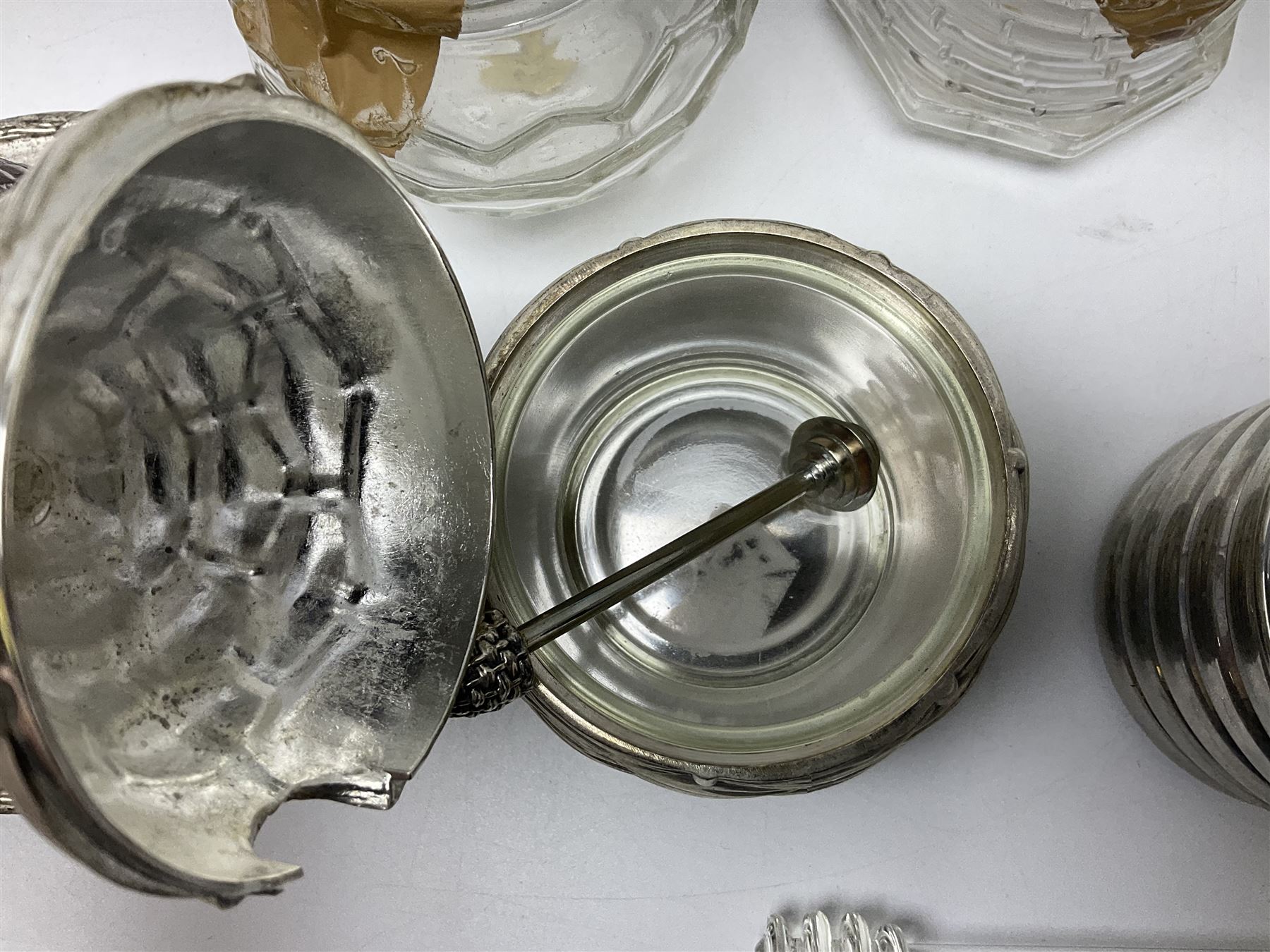 Collection of glass beehive honey pots, to include a blue slag example, milk glass, pink, green, etc together with four white metal examples (16) 