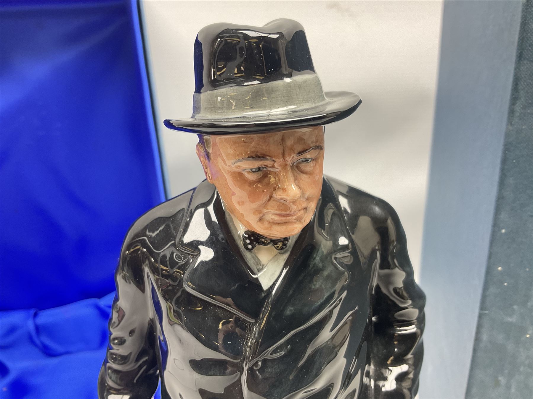 Royal Doulton Winston S. Churchill HN3433 Figure, Limited edition 1075/ 5000, with original box, H30cm 