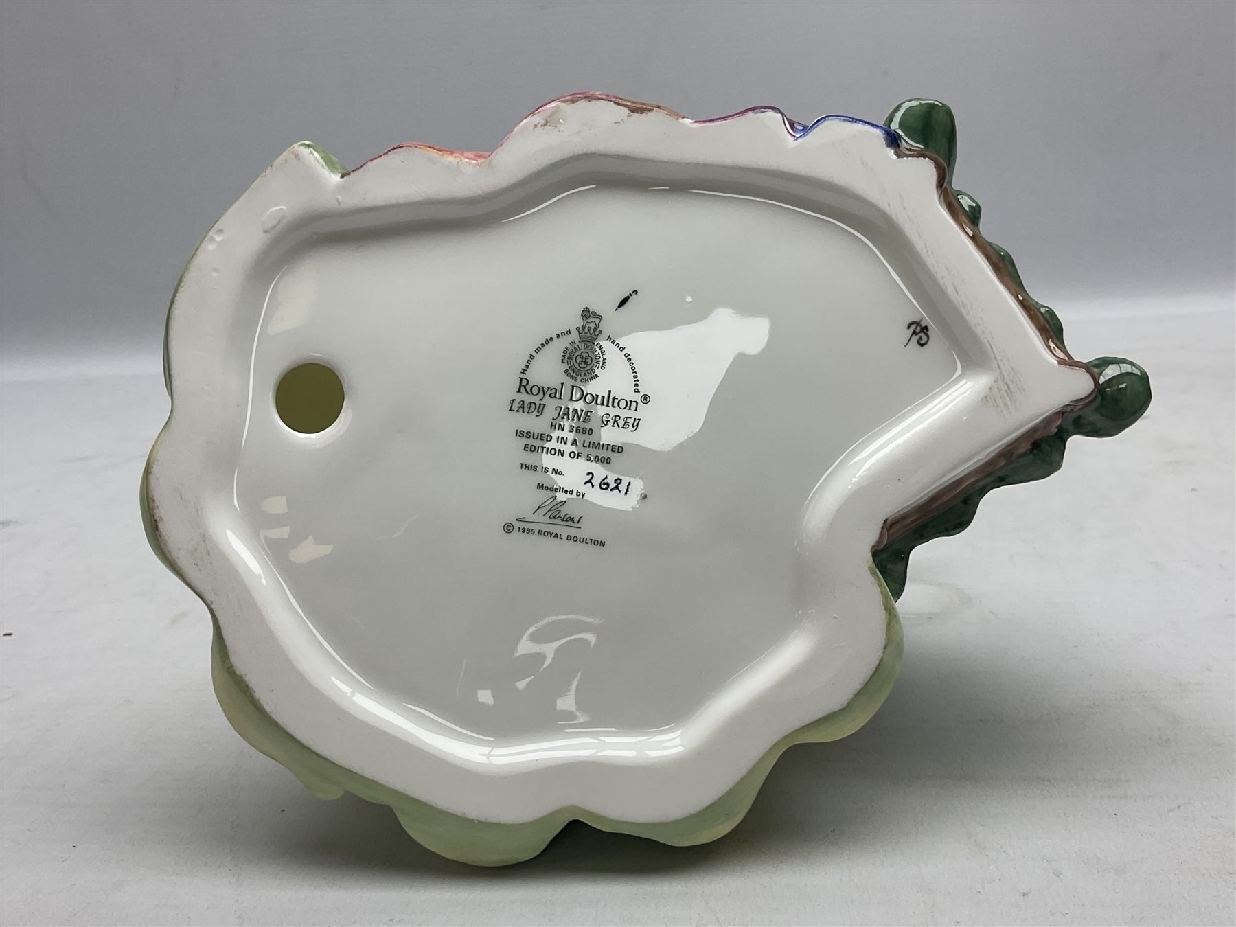 Royal Doulton limited edition Lady Jane Grey figure, HN3680, 2621/5000, H21cm