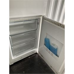 Bosch electronic frost free fridge freezer - THIS LOT IS TO BE COLLECTED BY APPOINTMENT FROM DUGGLEBY STORAGE, GREAT HILL, EASTFIELD, SCARBOROUGH, YO11 3TX