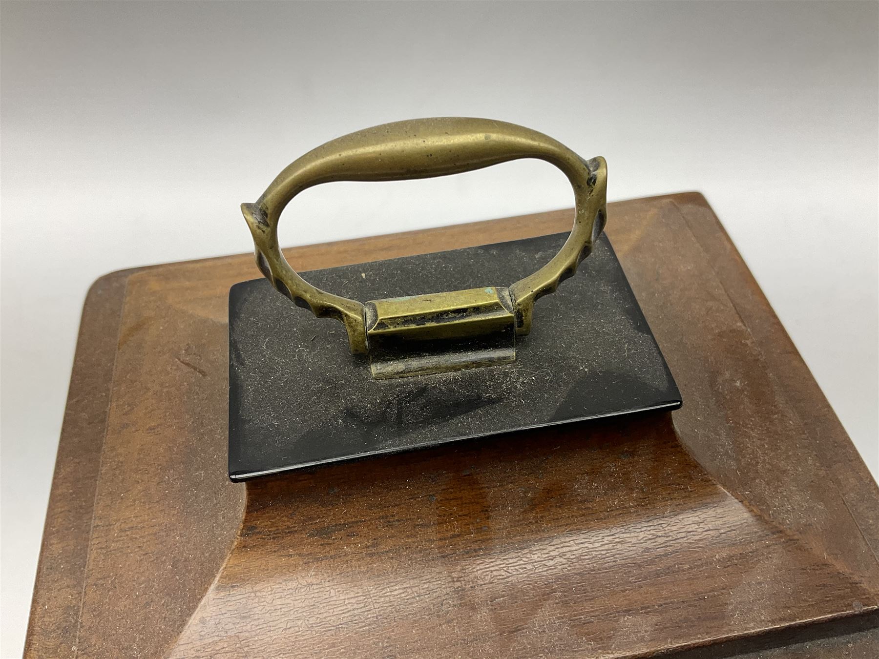 Georgian style mahogany cased bracket type clock retailed by Henry Lee & Sons Hull, with brass carrying handle to the pagoda top, arched silvered dial with Tempus Fugit plaque, raised chapter ring with Roman numerals enclosing French brass eight day movement with integral key, on bun feet, H24cm  