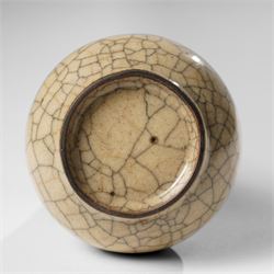 Chinese Ge ware crackle glaze vase, H14cm