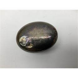 German silver pill box of oval form, the cover decorated with a serpent, stamped with crown and crescent and marked 800, together with a miniature silver capstan inkwell with glass liner, hallmarked Birmingham, a novelty silver teaspoon with golf club terminal, hallmarked Birmingham, and an amber glass scent bottle with silver plated cover, approximate weighable silver (not including inkwell or scent bottle with silver plated cover) 41.9 grams