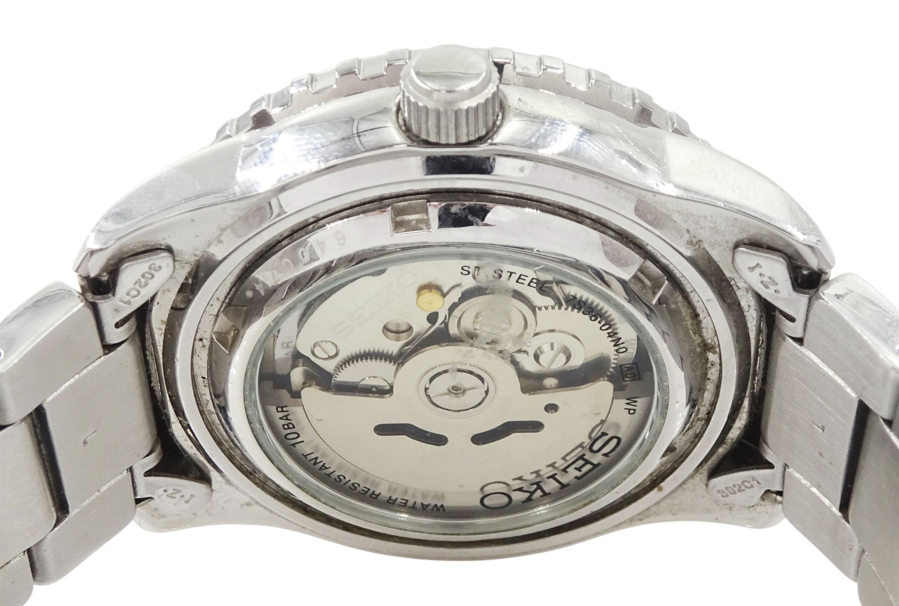 Seiko 5 Sports gentleman's stainless steel automatic wristwatch, Ref. 7S36-04N0, black dial with gilt baton hour markers and one other Seiko 5 Sports, Ref. 7S36-04X0, with grey dial and baton hour markers, both with day-date apertures and exhibition back cases, one boxed