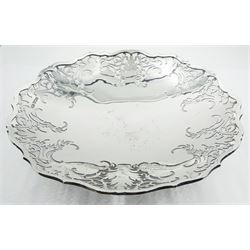 1960's silver comport of circular form with shaped rim and scrolling foliate pierced sides, upon a short circular foot, hallmarked Viner's Ltd, Sheffield 1962, H5cm D23cm, approximate weight 14.32 ozt (445.6 grams)