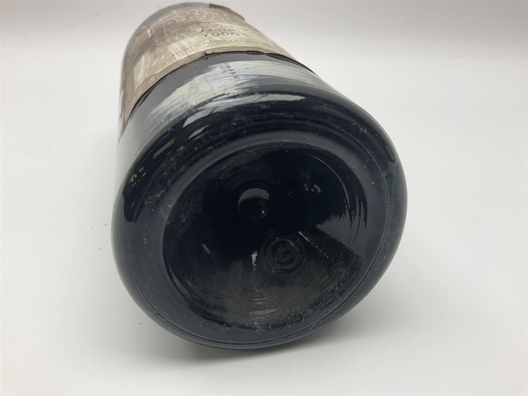 IEC Wine Society, 1966, Dow port, unknown contents and proof  