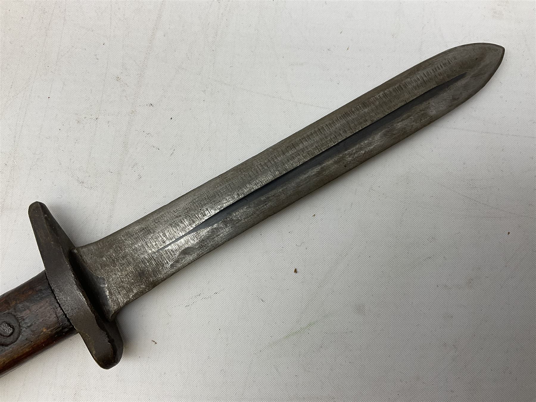 Italian Model 1891 Carcano knife bayonet with 30cm fullered steel blade, the cross-piece stamped VL1110; in steel scabbard with webbing frog L43cm overall; and another Italian fighting knife/bayonet in brass bound leather scabbard (2)