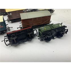 Various makers ‘00’ gauge - large quantity of rolling stock to include boxed Mainline, Graham Farish and Wrenn examples; loose examples to include Hornby, Tri-Ang, Joeuf etc 