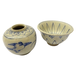  Vietnamese Hoi An Hoard blue and white Jarlet and cup (D6cm) with Nauticalia certificates (2)  
