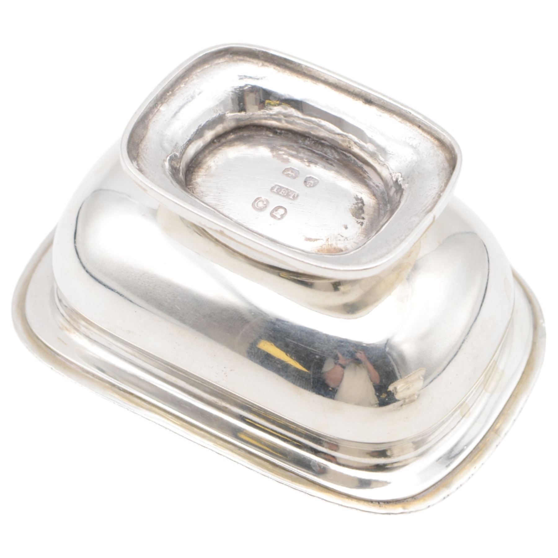 Pair of George III silver open salts, of rectangular form with gadrooned rim and upon a rectangular base, hallmarked J E Terrey & Co, London 1818, with blue glass liners, H4.5cm