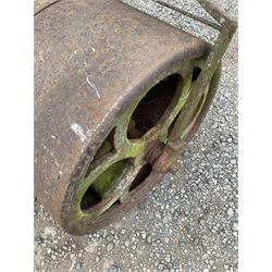 Cast iron garden roller - THIS LOT IS TO BE COLLECTED BY APPOINTMENT FROM DUGGLEBY STORAGE, GREAT HILL, EASTFIELD, SCARBOROUGH, YO11 3TX