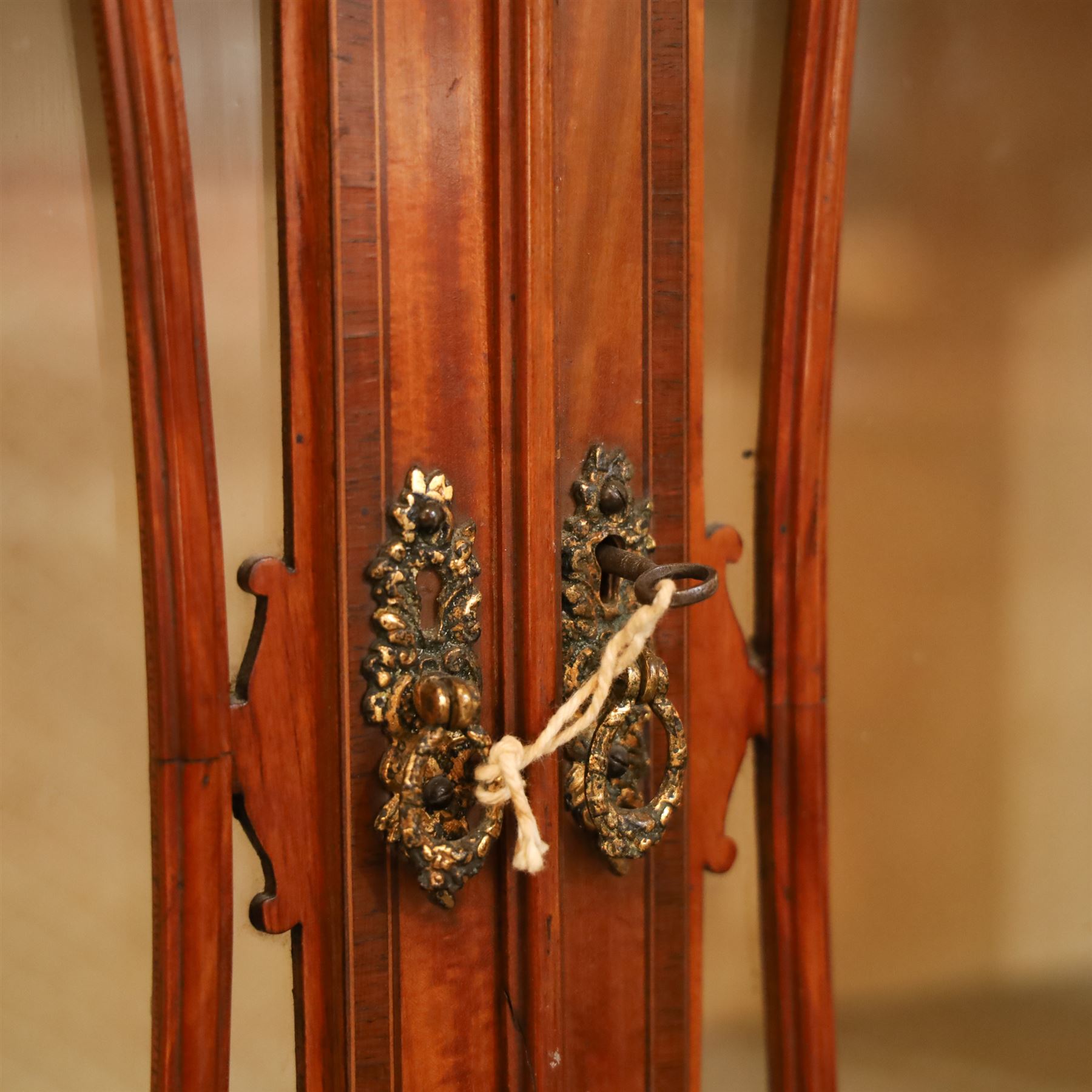 Edwardian satinwood display cabinet, satinwood crossbanded top, with central astragal glazed cabinet, baized lined shelves, raised on tapering supports terminating in spade feet